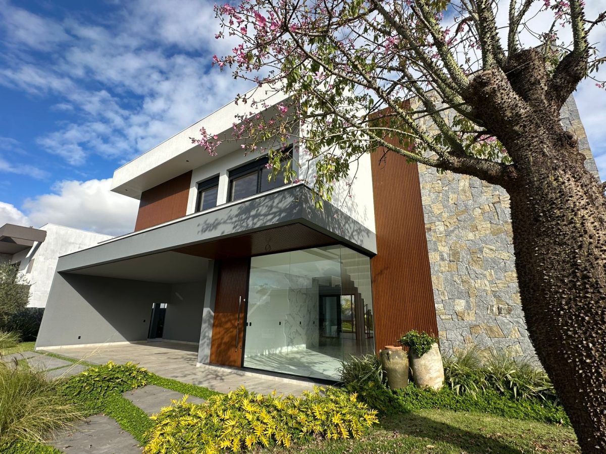 Casa de Luxo no Condomínio Horizonte – 5 Suítes em Terreno de 1000m²