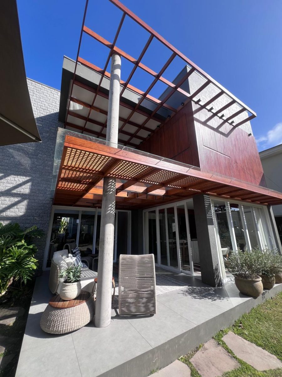 Casa 341m² no Condomínio La Plage – Pé na Areia com 5 Suítes em Xangri-Lá