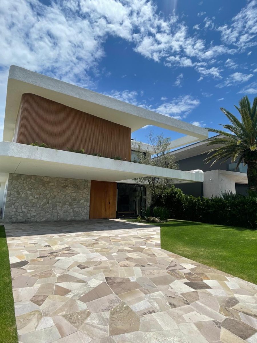 Casa 5 suítes mobiliada no Condomínio Sense – Beira lago Xangri-Lá