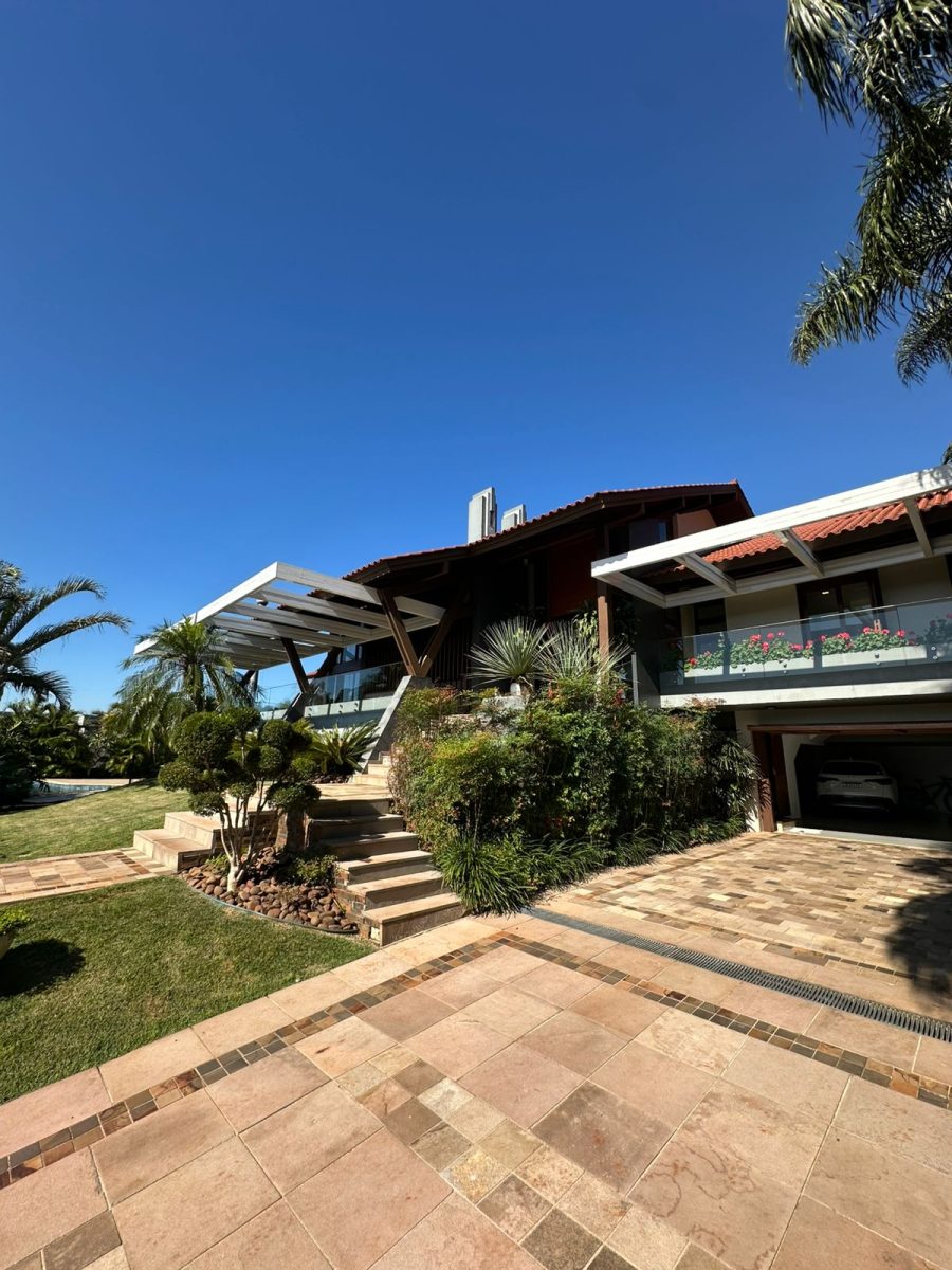Casa com 4 suítes totalmente mobiliada