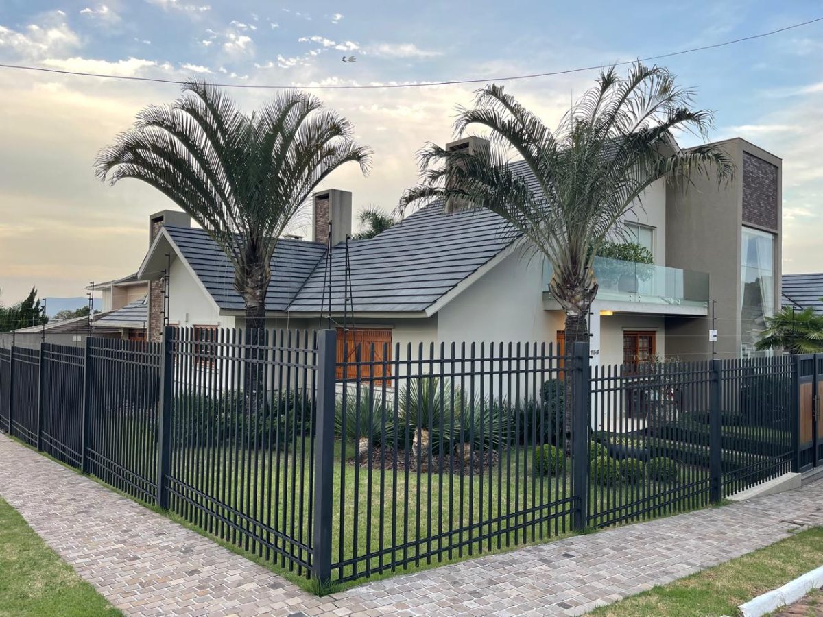 Casa com 3 dormitórios (1 suíte) – Bairro Carneiros