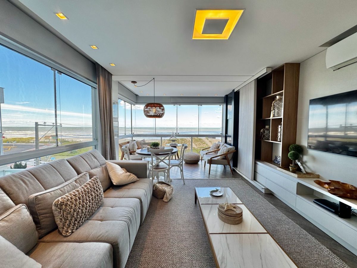Apartamento Mobiliado Beira-Mar com Terraço em Capão da Canoa