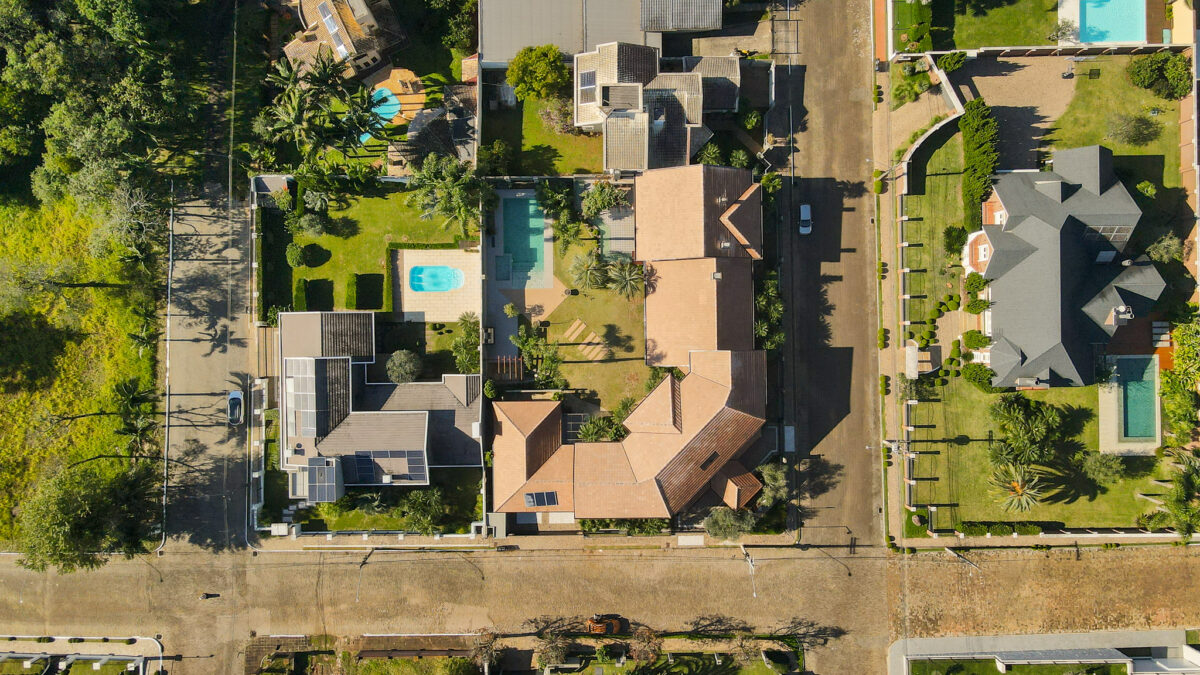 Casa com 5 dormitórios (4 suítes)